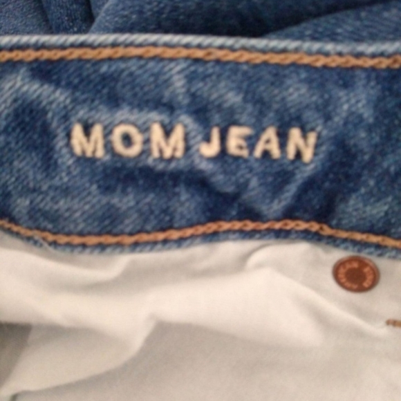 American Eagle womens size 8 hi rise mom jeans - Picture 9 of 9